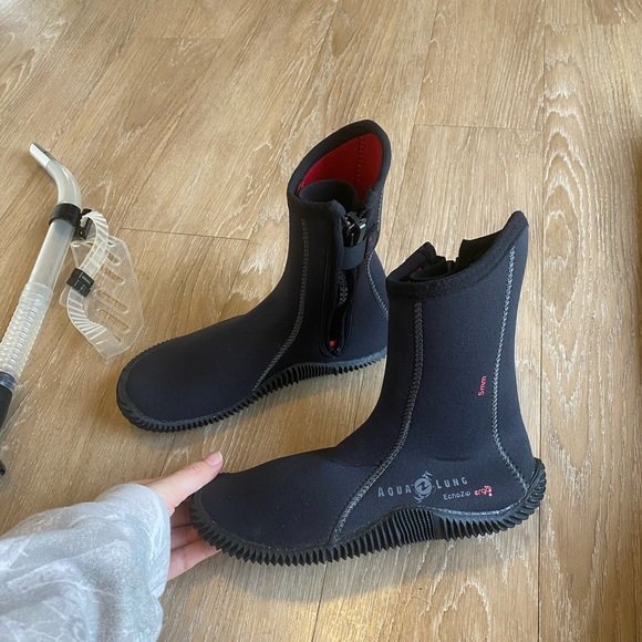 Aqua Lung & ScubaPro Dive Set- Fins Set, Dive Sock Boots, Goggles, & Snorkel - Picture 12 of 16